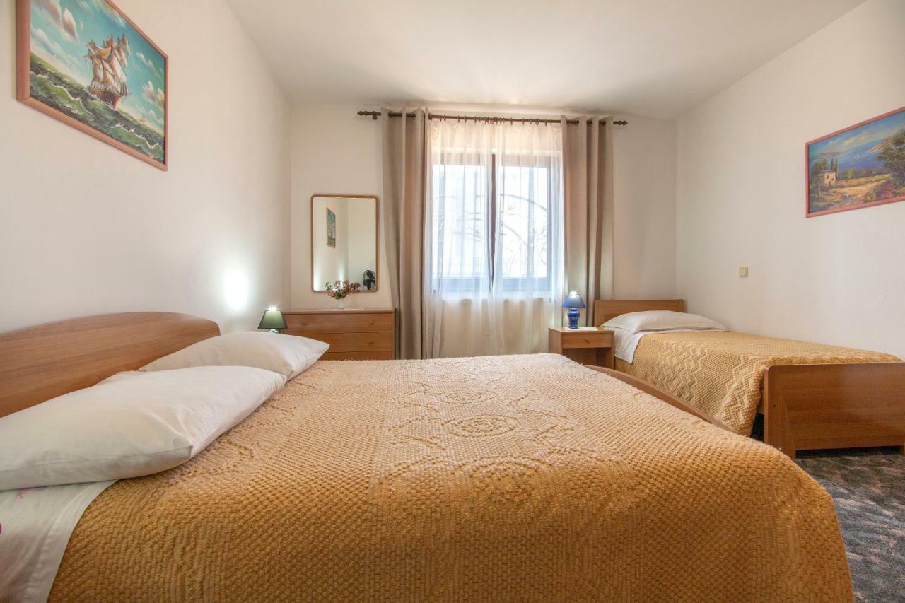Apartment Irena's Place A1 *