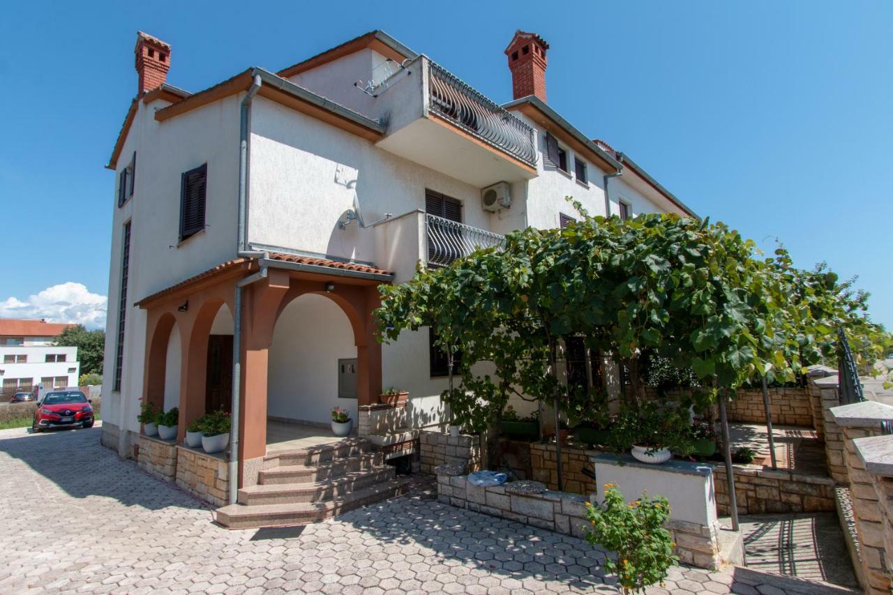 Apartment Irena's Place A1 *