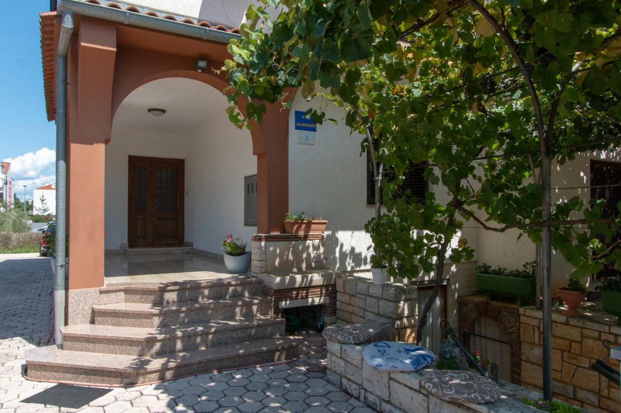 Apartment Irena's Place A1 *